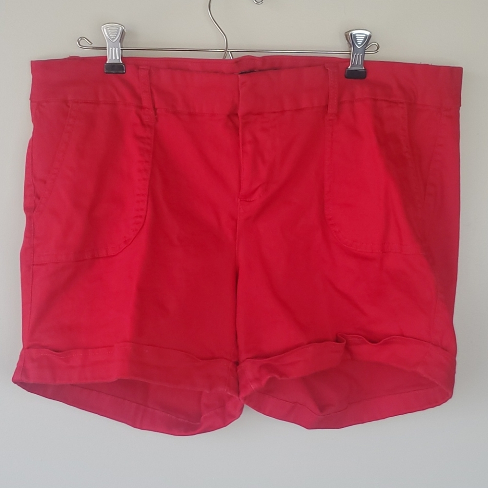 🏠⭐️ Torrid Red Cuffed Hemline Shorts Size 16